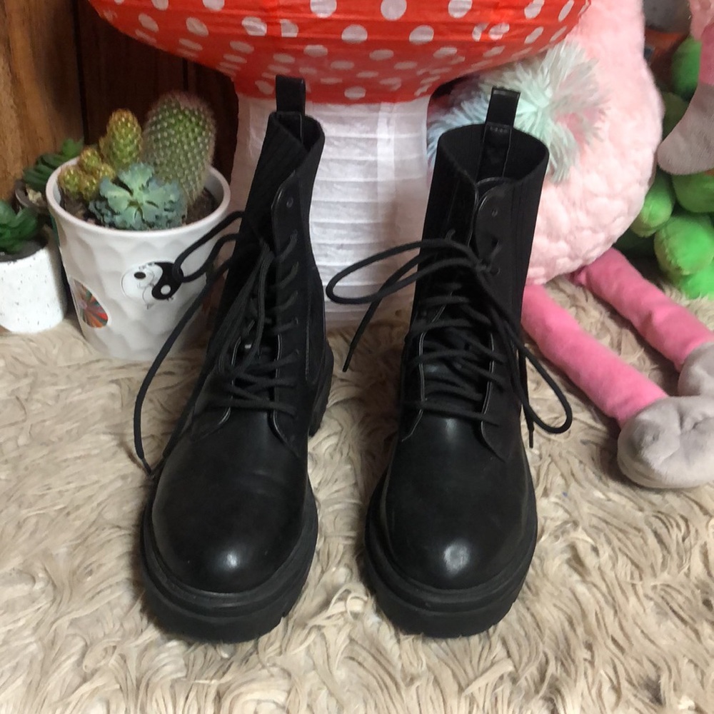 They are platform boots from forever21 - Picture 7 of 7